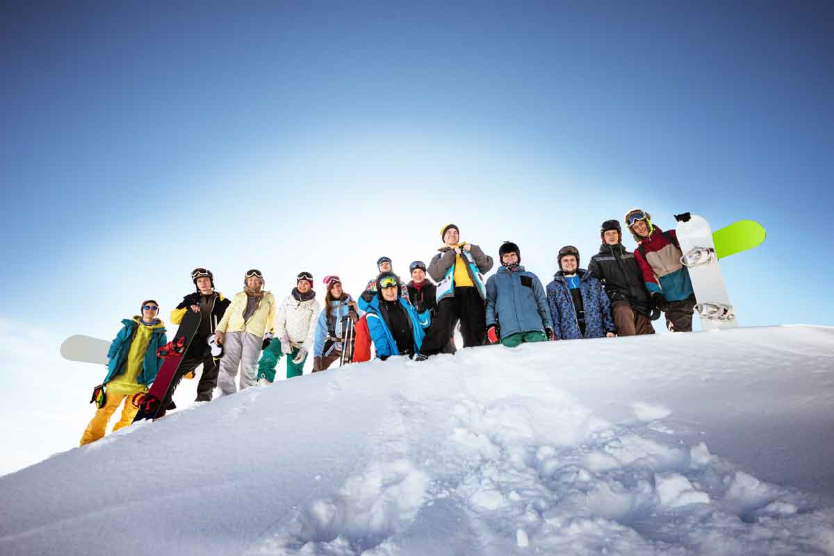 wintersport met grote groep