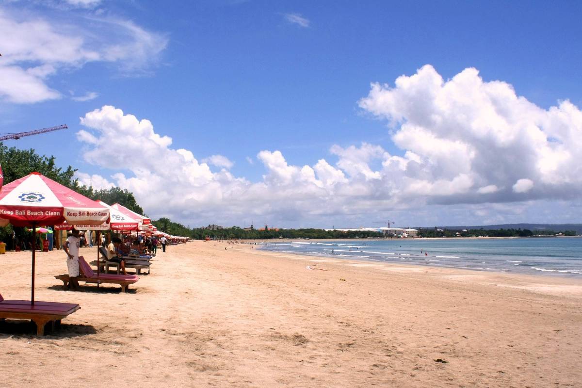 strand van Pantai Kuta in Indonesië