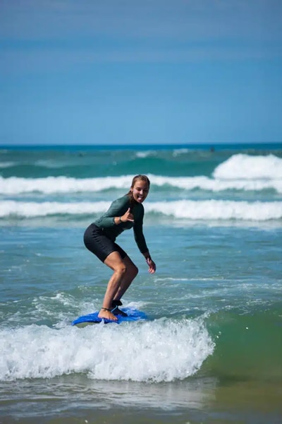 surfreis met een groep